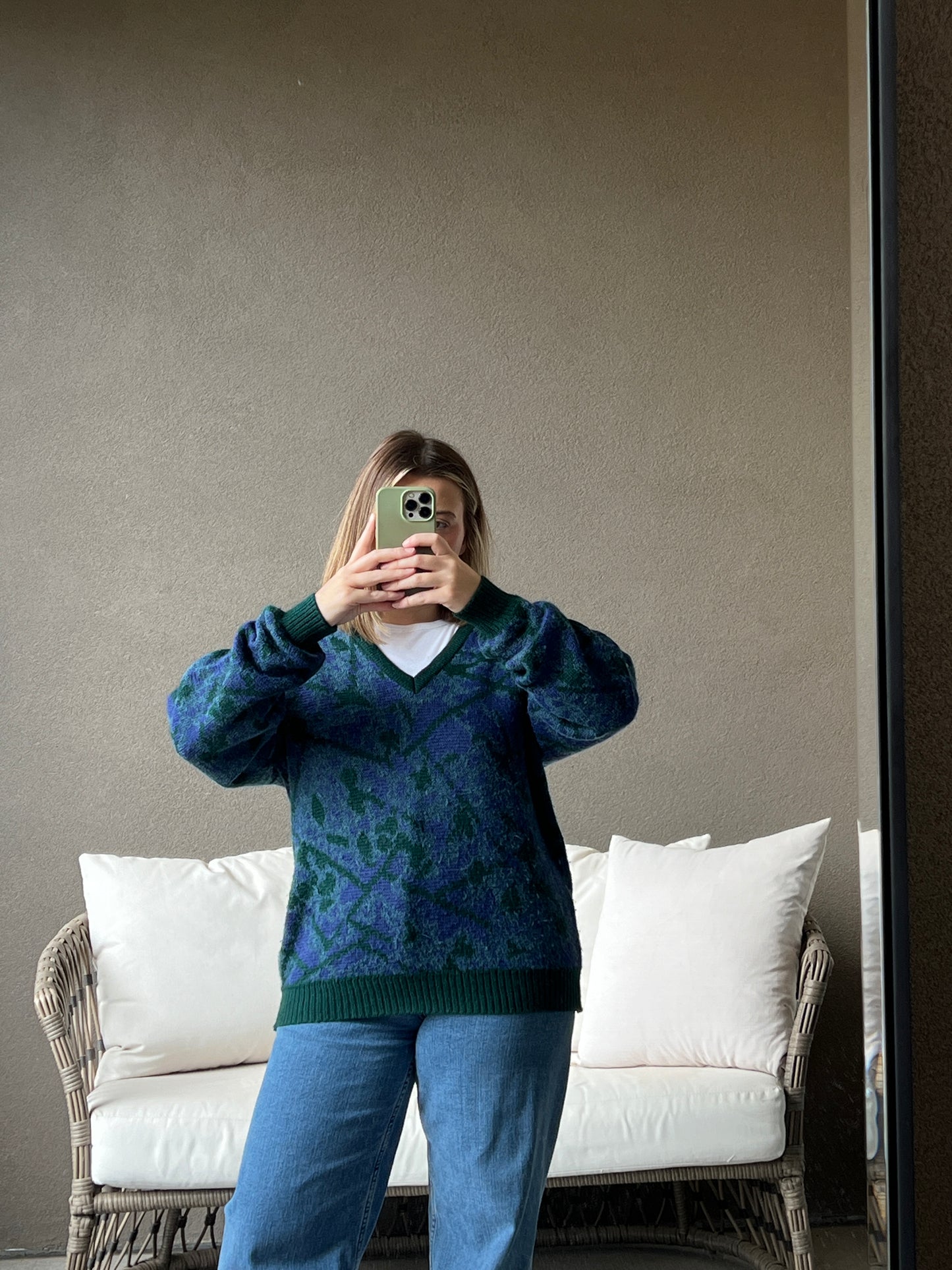 Vintage Vine V Neck (L)