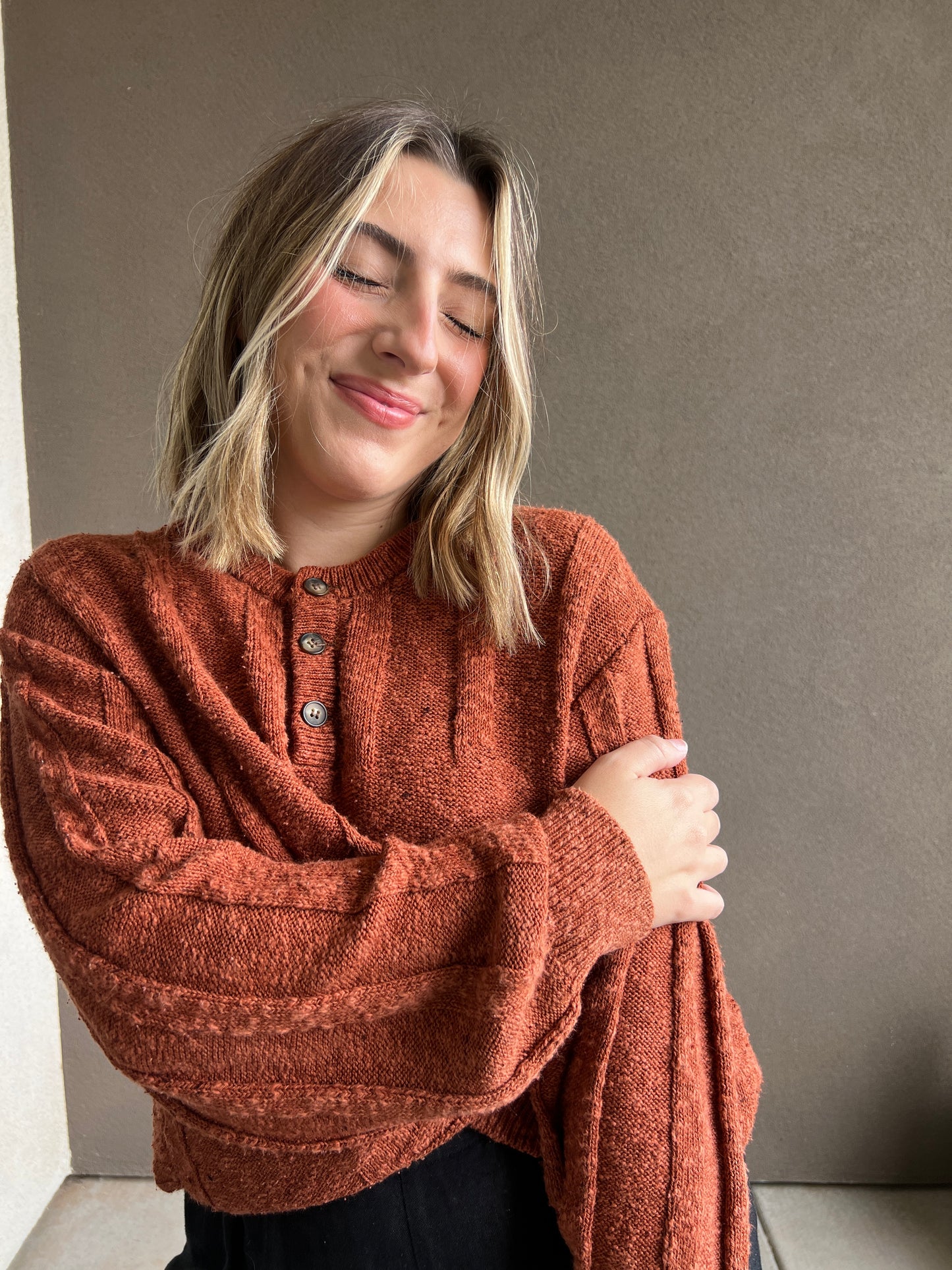 Vintage Sienna Henley Sweater (4)