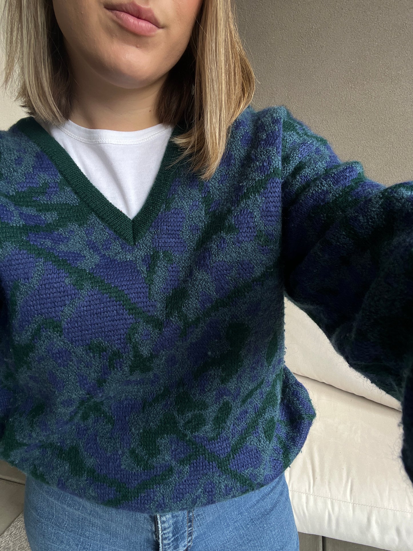 Vintage Vine V Neck (L)