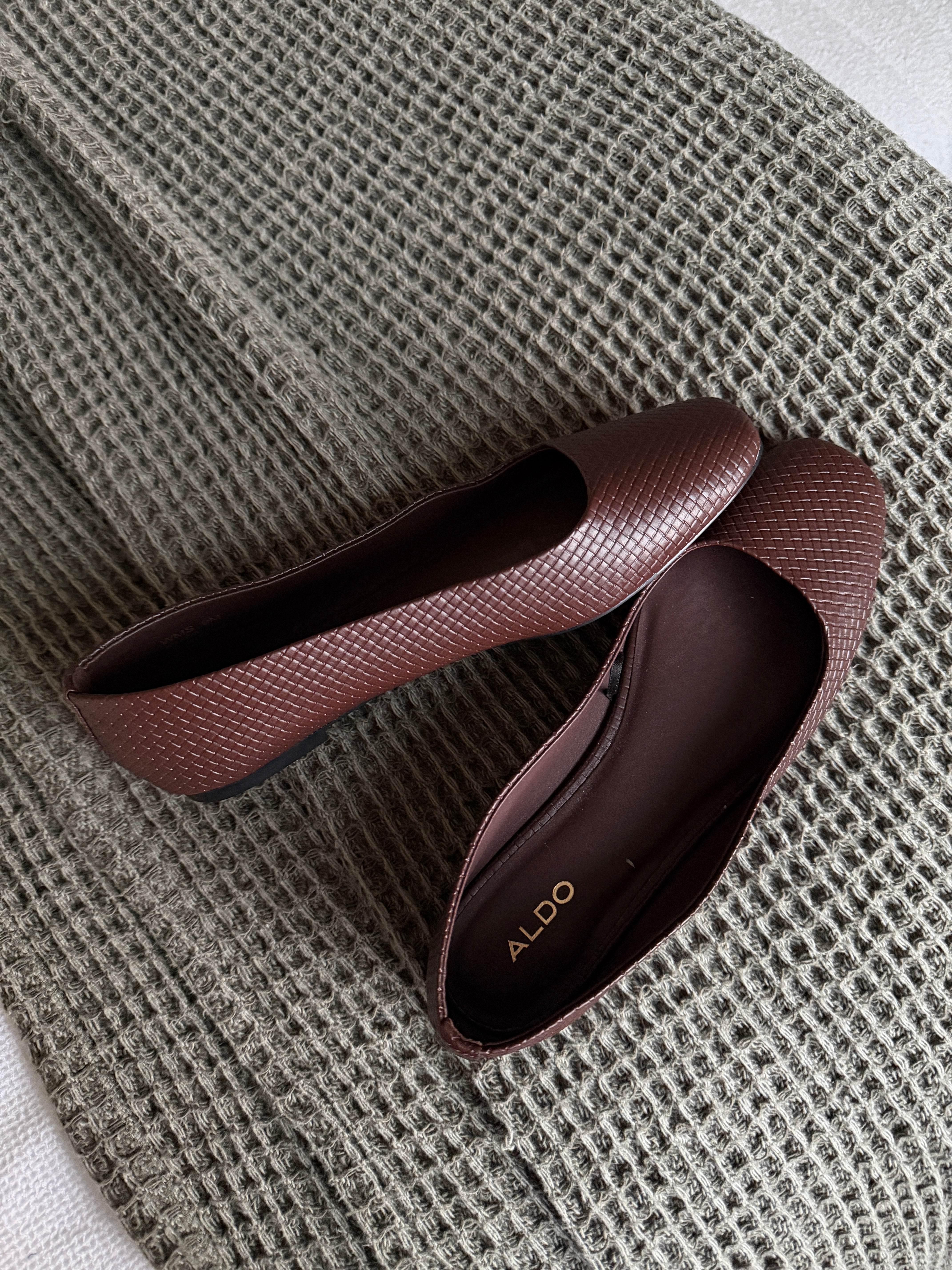 Brown Woven Look Flat (9)