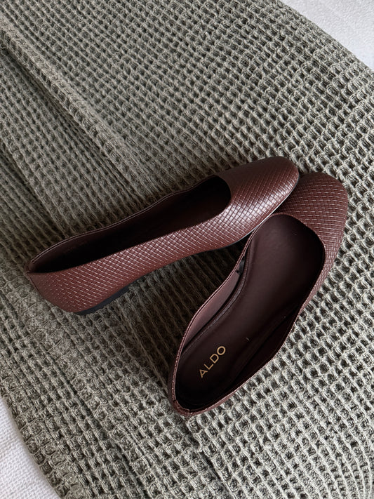 Brown Woven Look Flat (9)