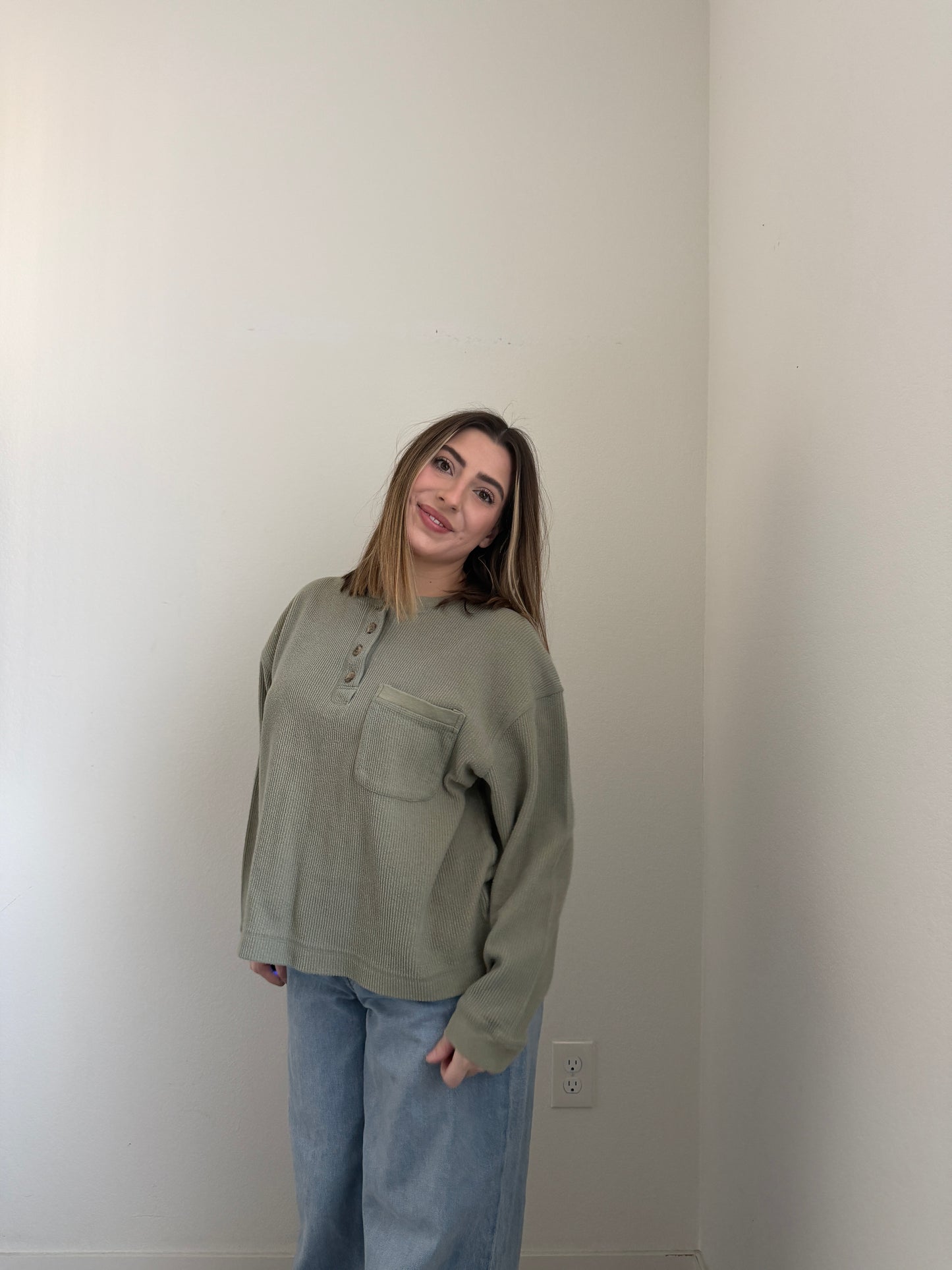 Gabby Green Henley (L)