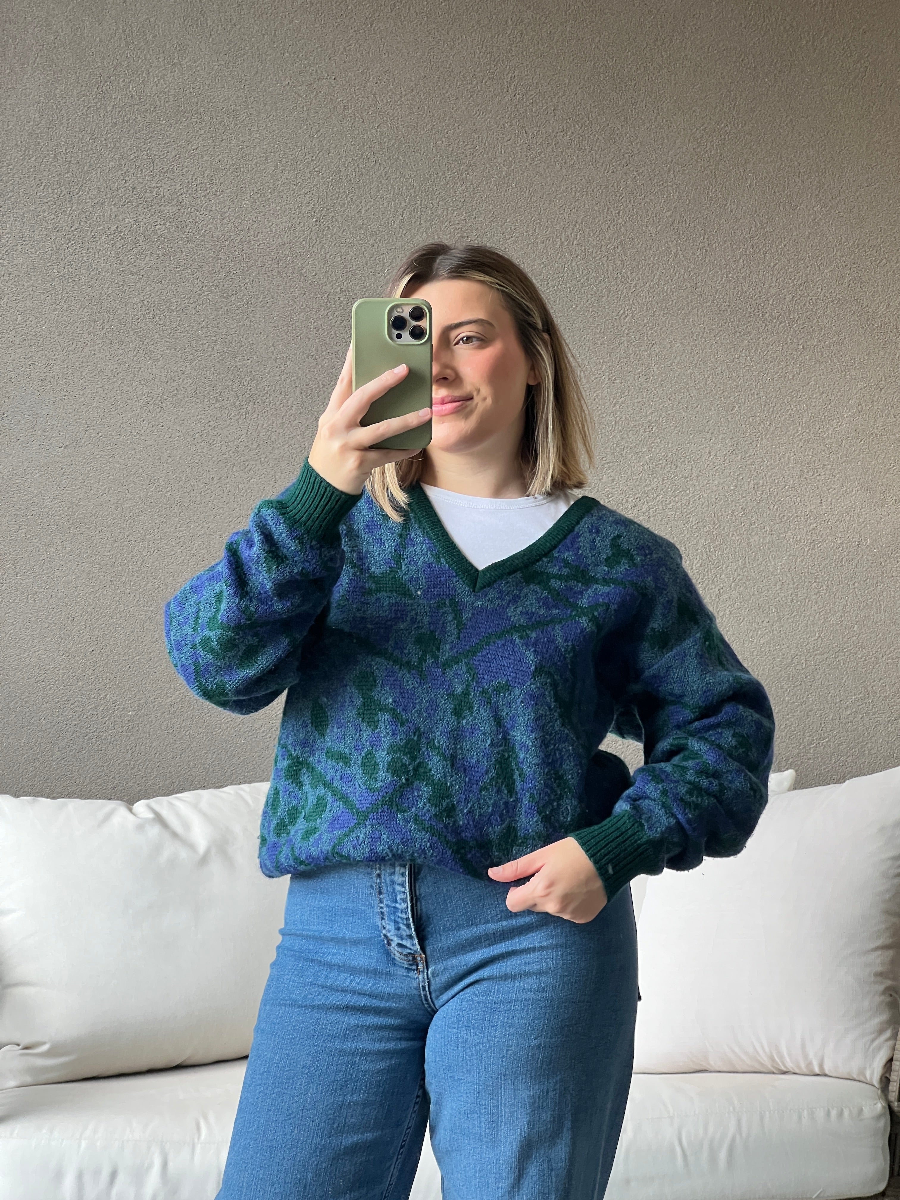 Vintage Vine V Neck (L)