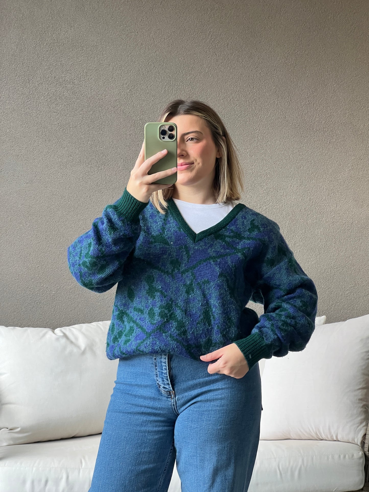 Vintage Vine V Neck (L)