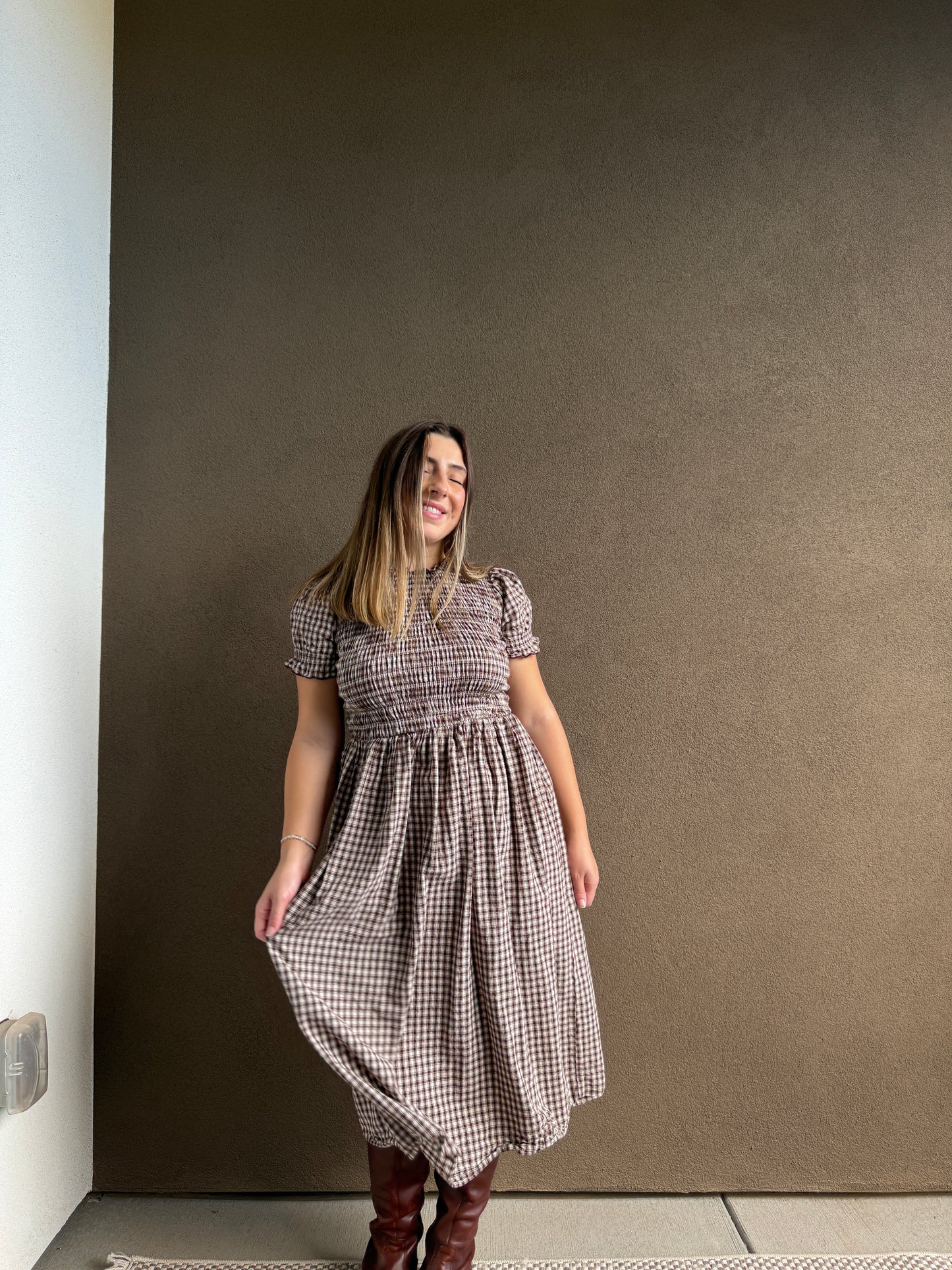 Coffee Plaid Shirred Puffed Sleeve Midi Dress (XS)