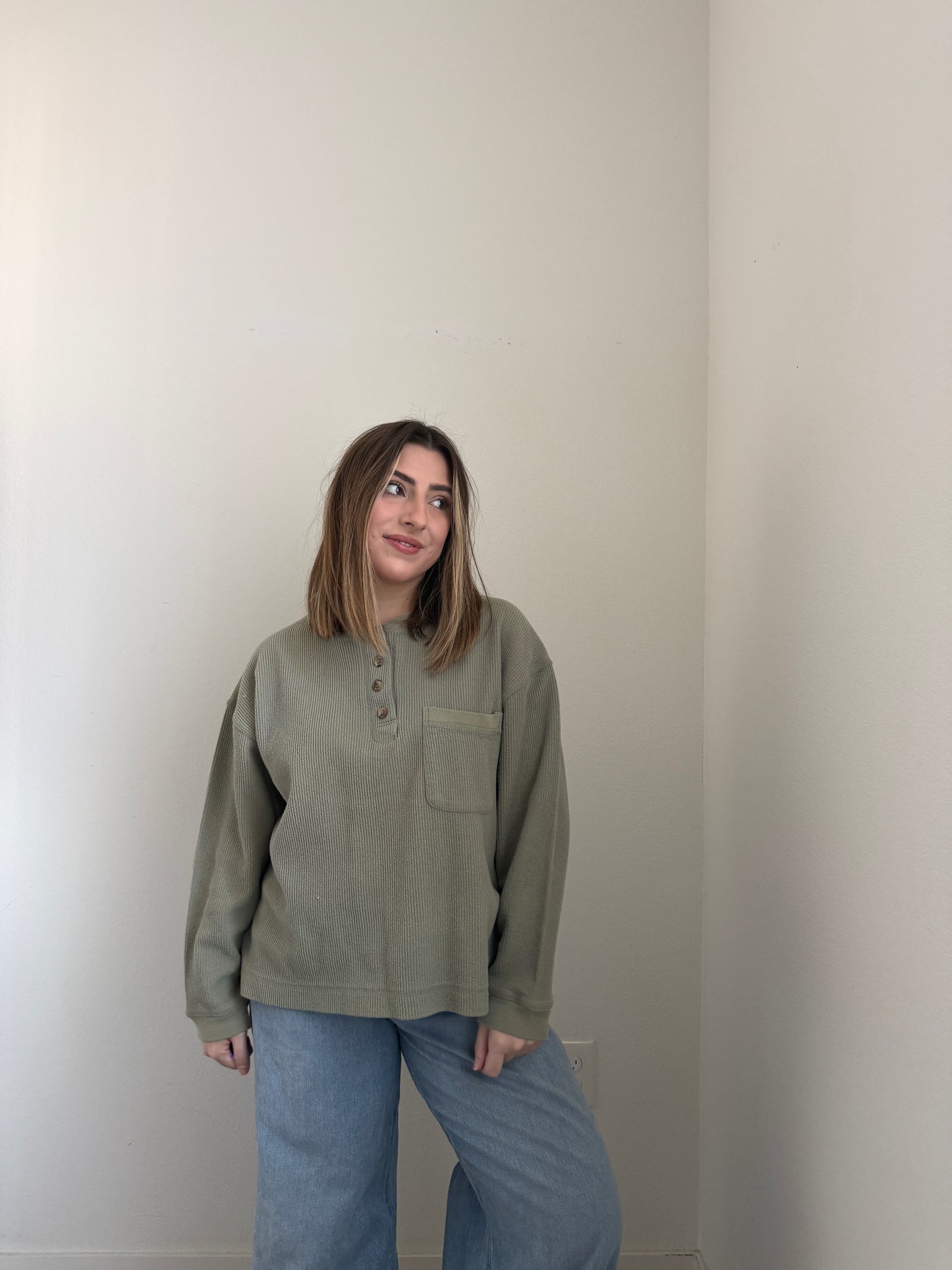 Gabby Green Henley (L)