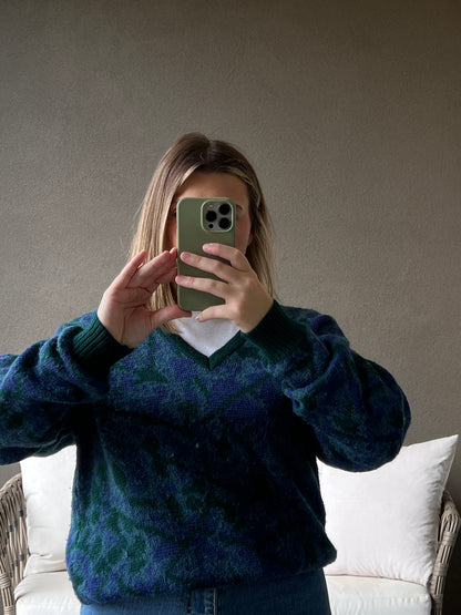 Vintage Vine V Neck (L)