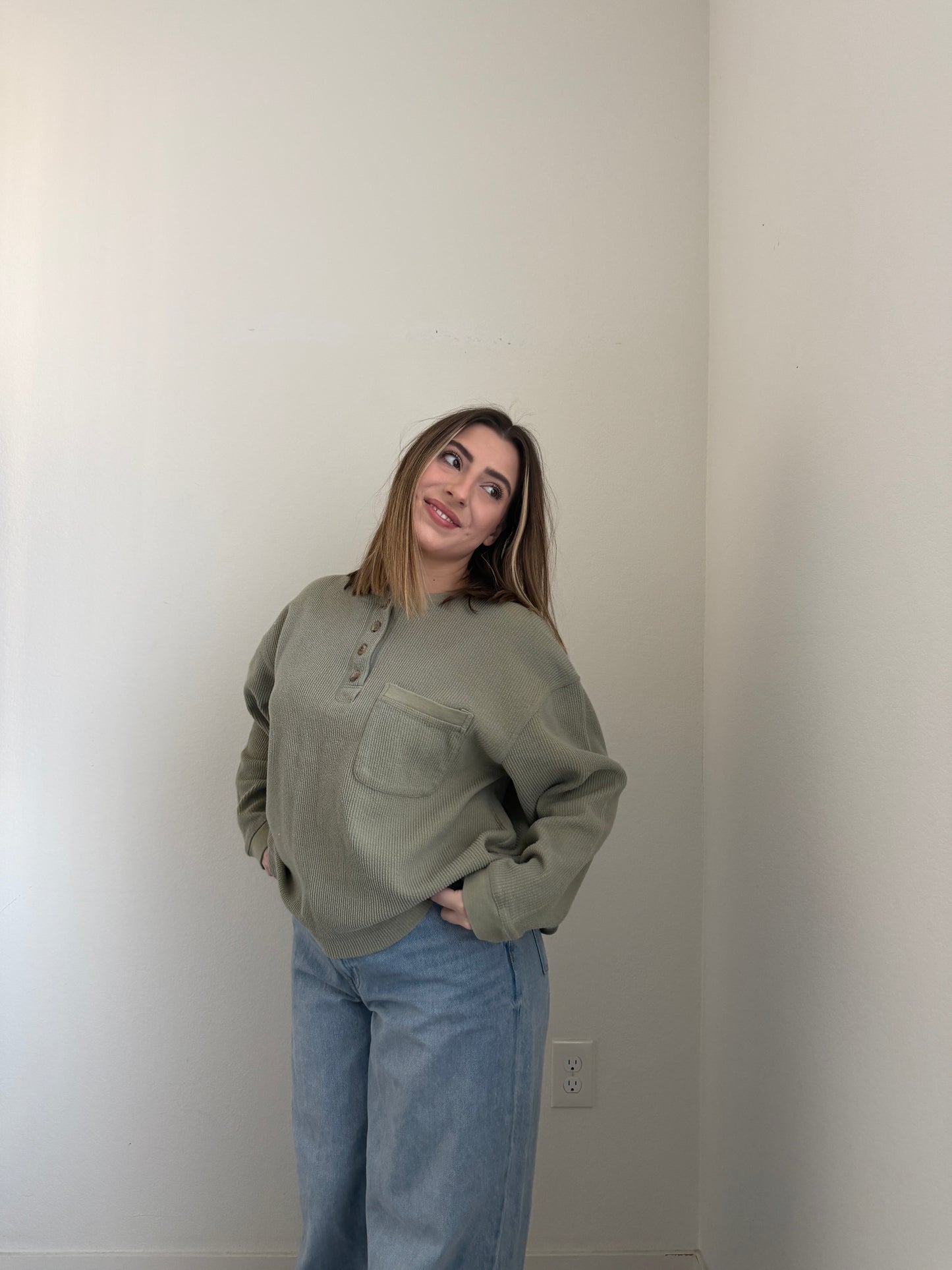 Gabby Green Henley (L)