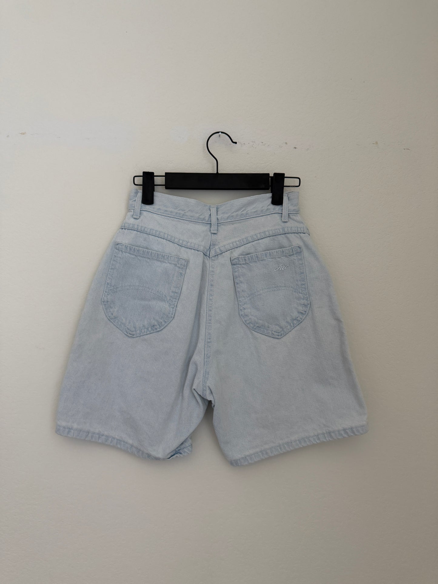 VTG Chic Denim Shorts (25"W)