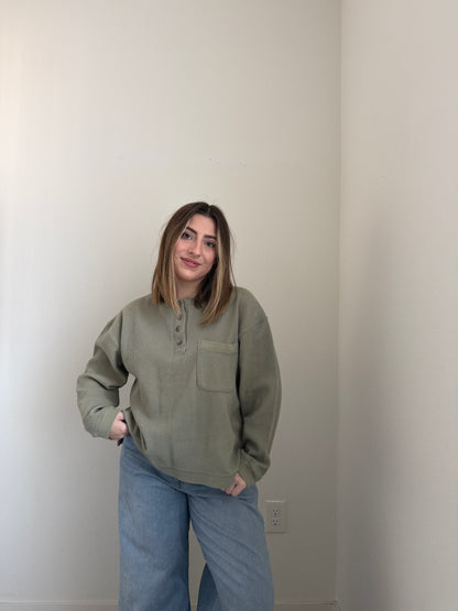 Gabby Green Henley (L)