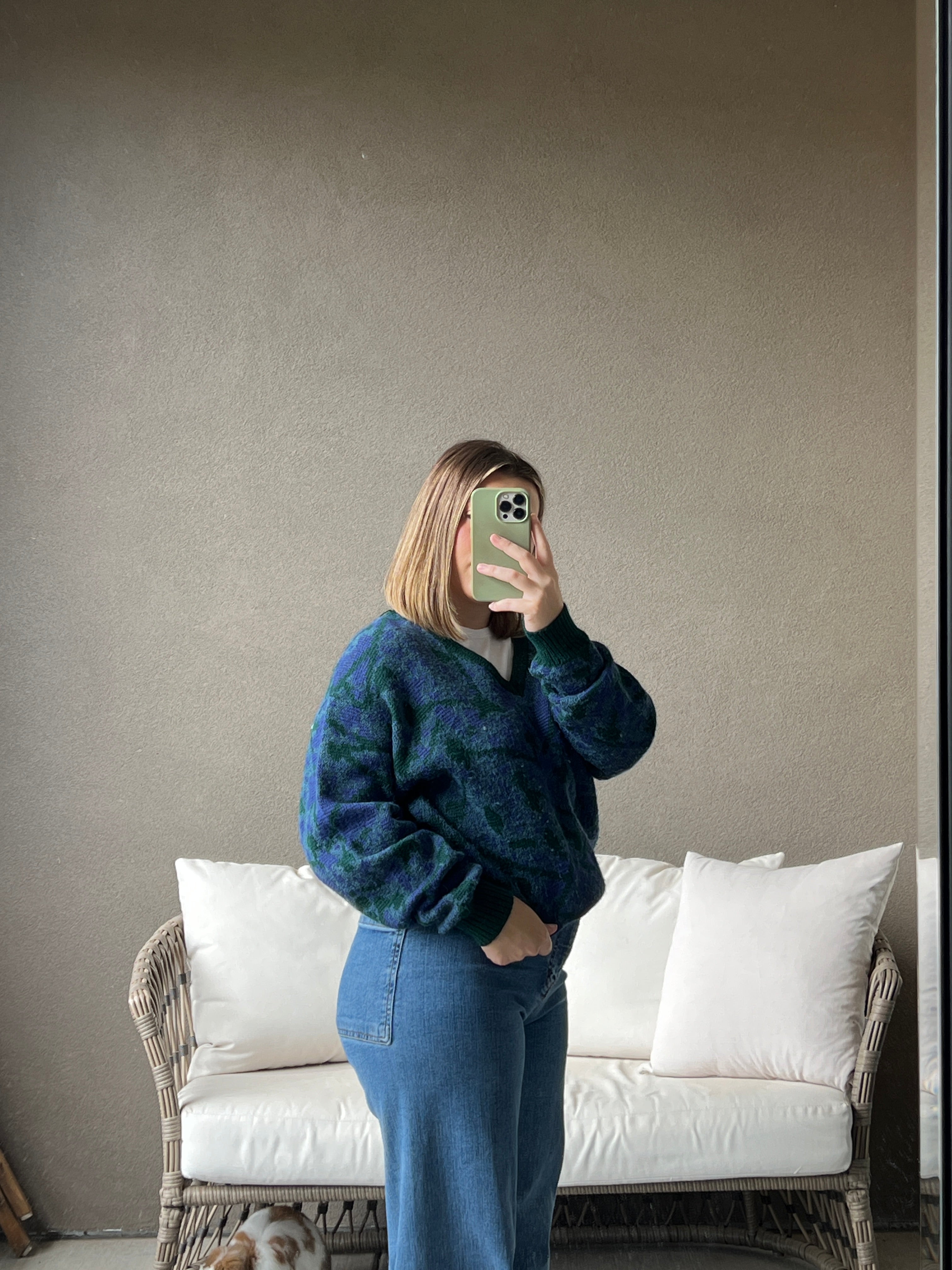 Vintage Vine V Neck (L)