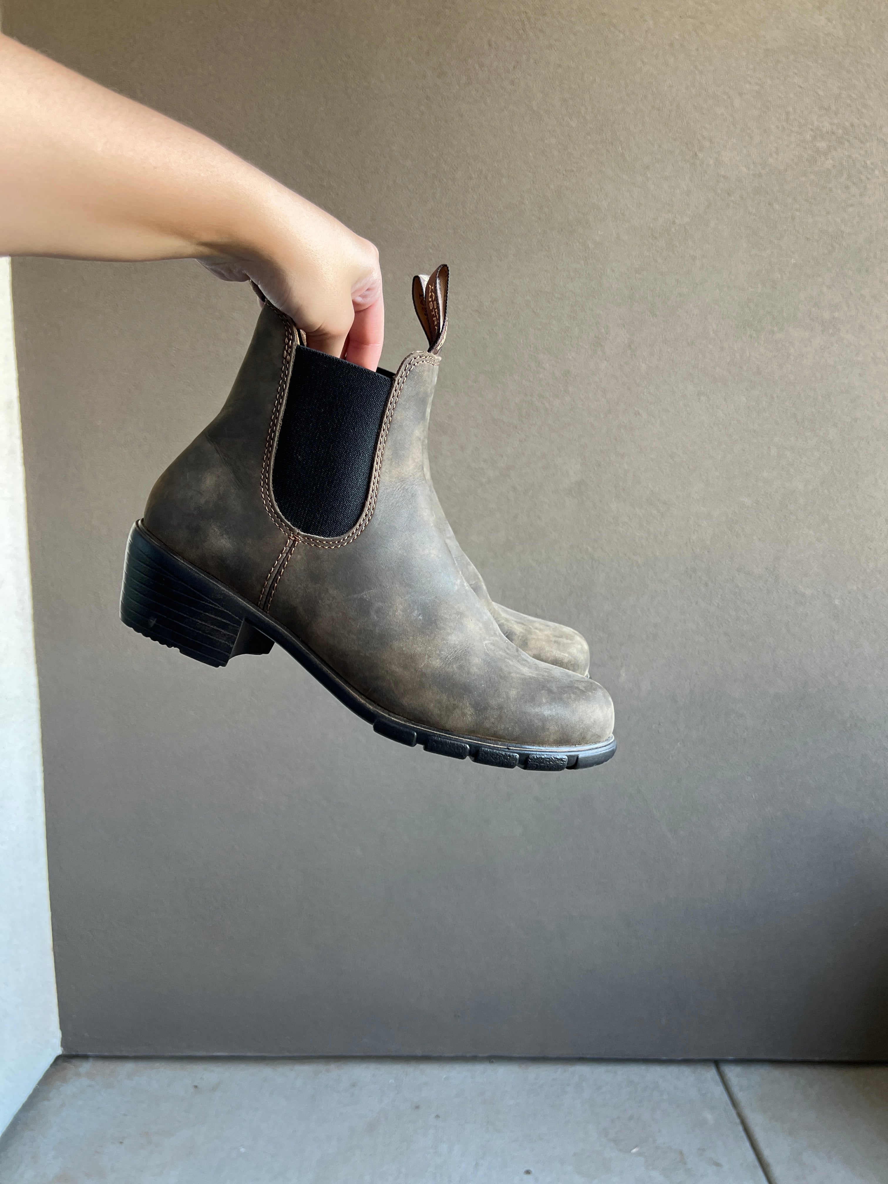 Pull On Blundstones (9.5)