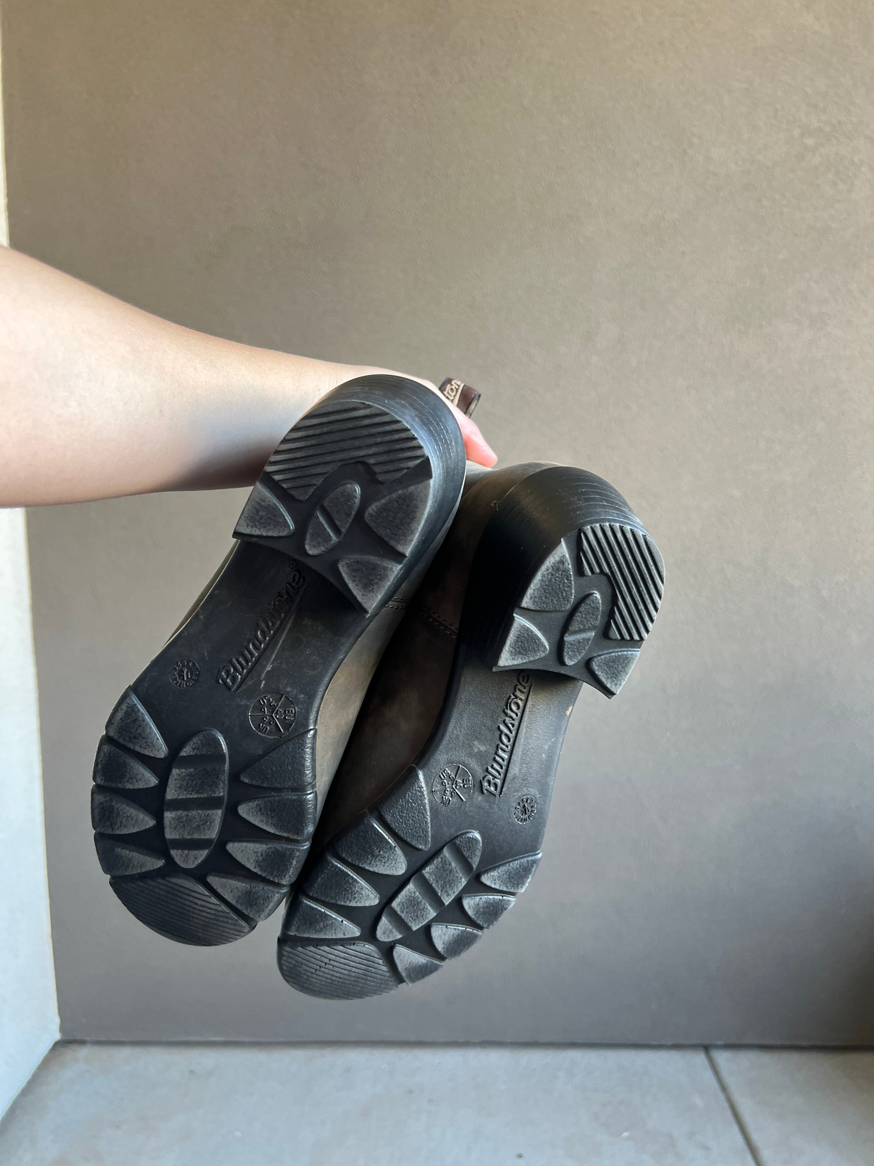 Pull On Blundstones (9.5)