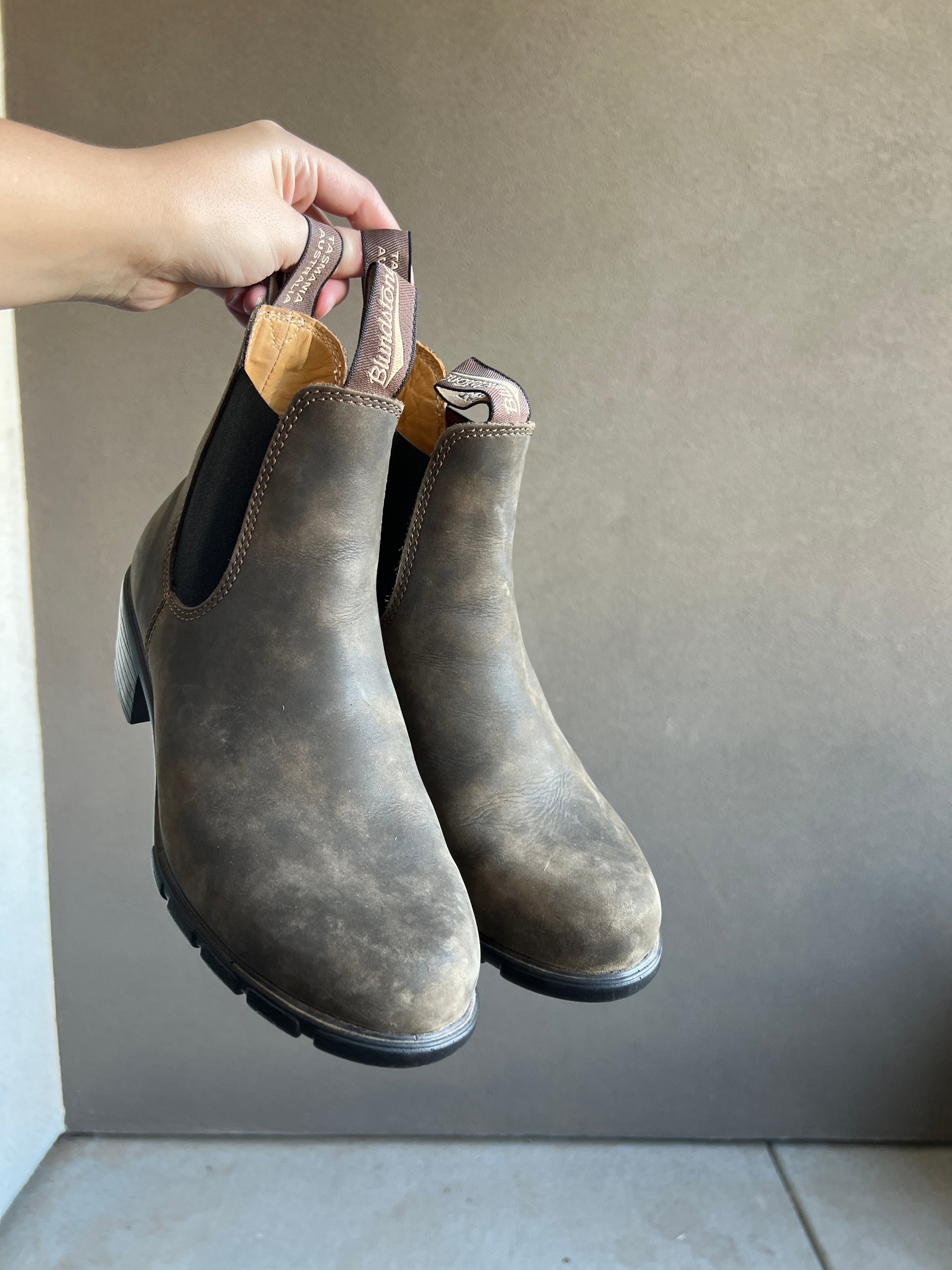 Pull On Blundstones (9.5)